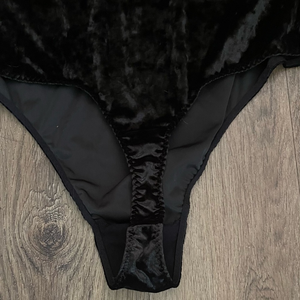 Victoria's Secret Crushed Velvet Plunge Bodysuit Black New - Picture 7 of 12